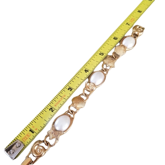 Vintage Gold Tone Hammered Faux Pearl Stafish Seashell Nautical Bracelet - Picture 7 of 14